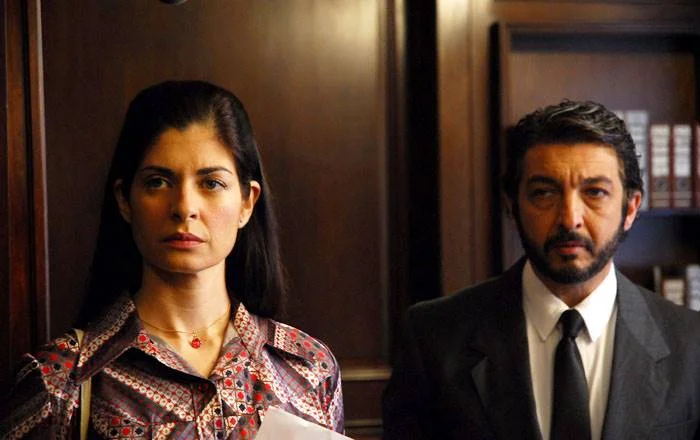 <a href="https://www.netflix.com/title/70124687" target="_blank"><b>O Segredo dos Seus Olhos (2009)</b></a>: ganhadora do Oscar de Melhor Filme Estrangeiro, a produção conta a história de Benjamim Esposito (Ricardo Darín), um servidor público aposentado que, ao escrever um livro, vê-se envolvido na tentativa de desvendar um crime trágico <a href="https://www.netflix.com/title/70124687" target="_blank"><b>O Segredo dos Seus Olhos (2009)</b></a>: ganhadora do Oscar de Melhor Filme Estrangeiro, a produção conta a história de Benjamim Esposito (Ricardo Darín), um servidor público aposentado que, ao escrever um livro, vê-se envolvido na tentativa de desvendar um crime trágico