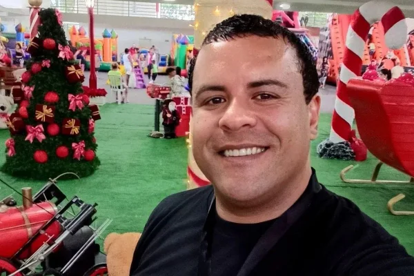 Foto colorida de chefe de gabinete preso por causar dois acidentes.