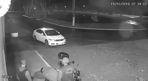 Bandidos se passam por policiais, rendem vigilante e assaltam empresa
