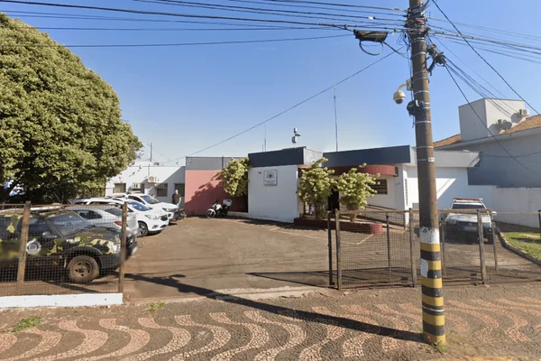 Imagem colorida da Delegacia de Cordeirópolis, onde foi registrado o caso do homem que matou a esposa a facadas - Metrópoles
