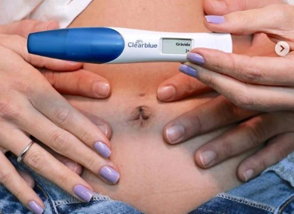 Foto colorida de barriga de grávida-Metrópoles