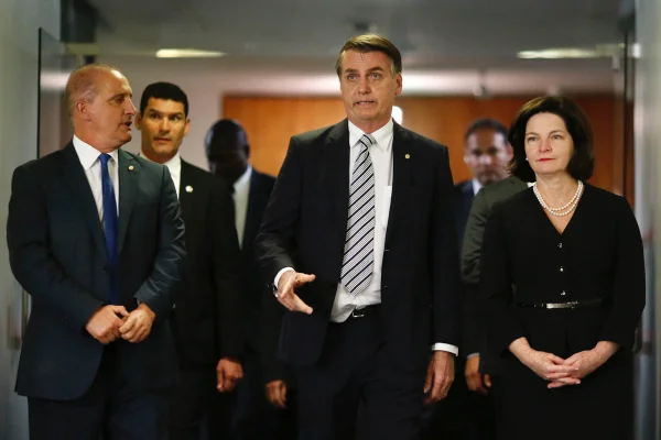 Governo permitirá erros de revisão e publicidade em livros didáticos