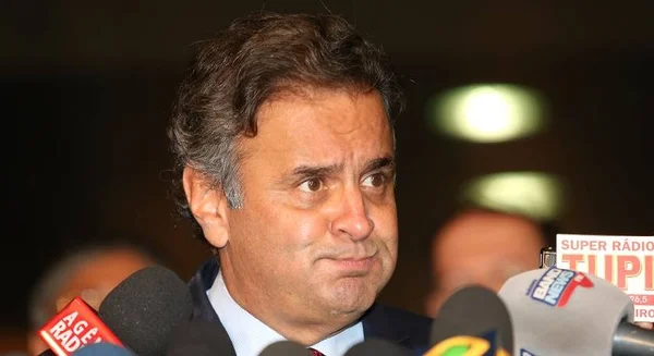Aécio Neves já perdeu mais de 56 mil “fãs” no Facebook após delação