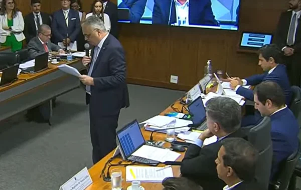 Deputado Alfredo Gaspar (União-AL) na CPMI do INSS - Metrópoles