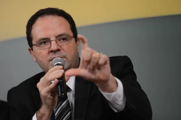 Ministro da Fazenda, Nelson Barbosa, aponta a questão da meta fiscal