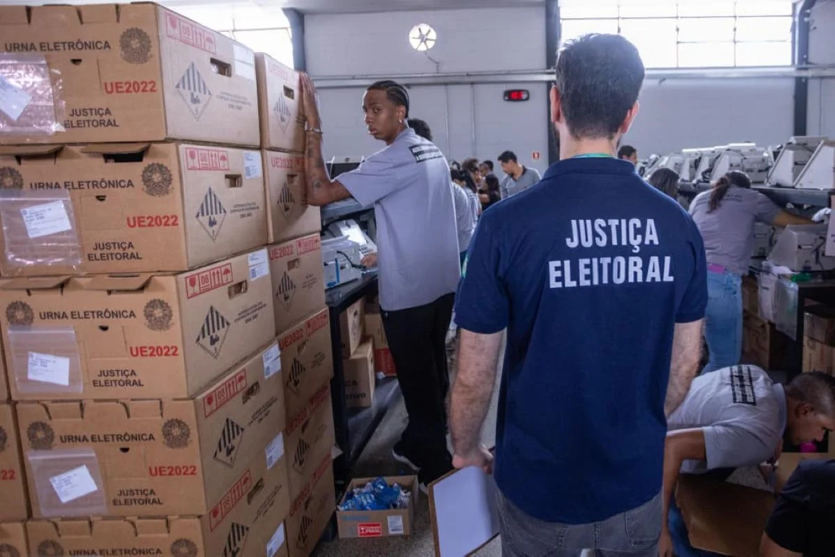 Desse total, 1.105 são destinadas à votação e 87 são urnas de contingência Desse total, 1.105 são destinadas à votação e 87 são urnas de contingência