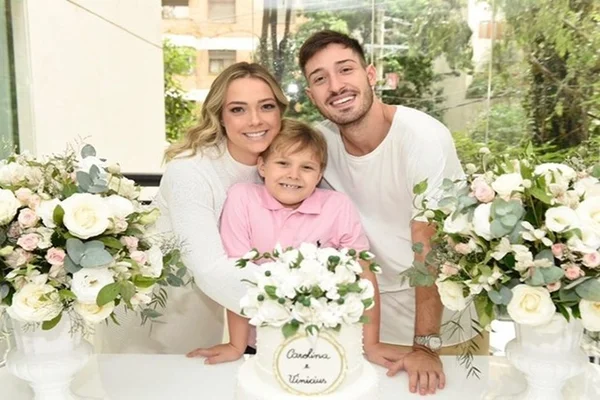 Ex de Neymar, Carol Dantas se casa com Vinícius Martinez em São Paulo