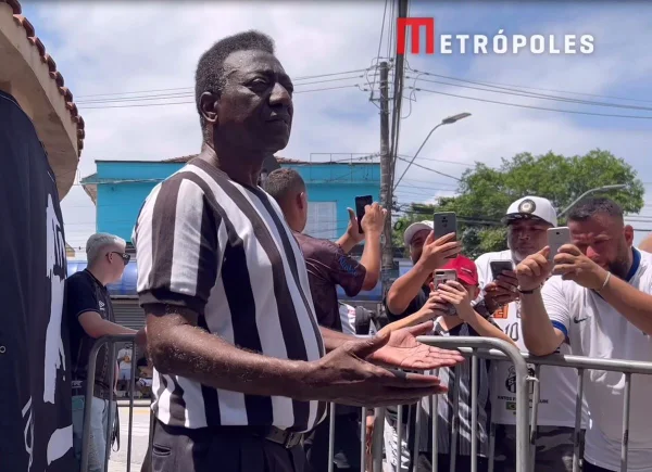 Sósia do Pelé no velório do Pelé