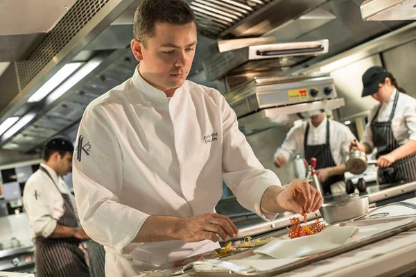 Jean-Rémi Caillon mistura França e Brasil em menu de jantar no B Hotel
