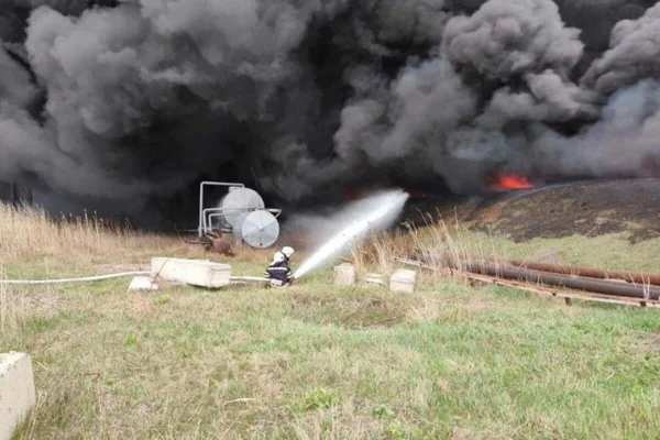 bombardeio refinaria petróleo lisichansk ucrânia