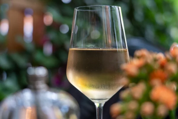 Taça de vinho branco