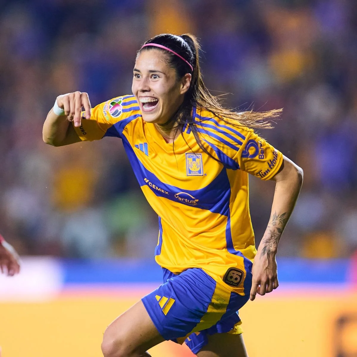 Ela marcou o gol que abriu o placar da partida Ela marcou o gol que abriu o placar da partida