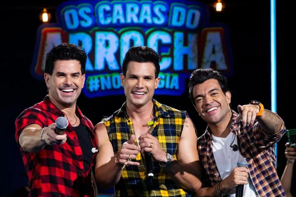Foto colorida de Gabriel Gava, Thiago Brava e Israel Novaes, Os Caras do Arrocha - Metrópoles