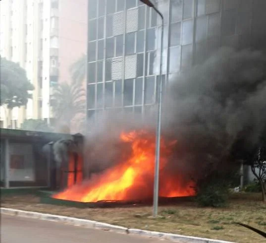 Incêndio no Setor Hoteleiro Norte assusta população. Veja vídeo - destaque galeria Incêndio no Setor Hoteleiro Norte assusta população. Veja vídeo - destaque galeria