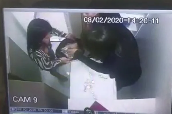 Casal armado assalta joalheria em shopping do DF.