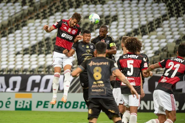 Ceará frustra planos do Flamengo de ser líder e bate o rival por 2 x 0