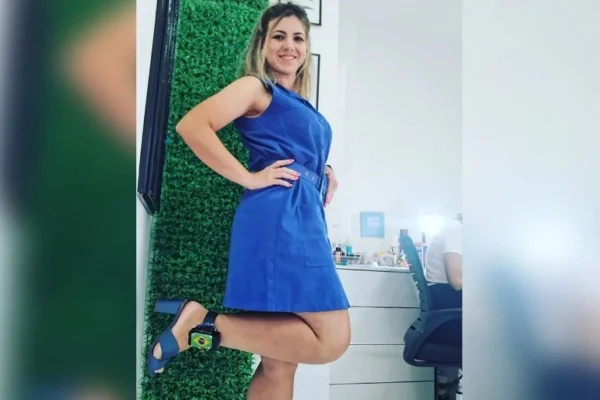 Foto colorida da Roberta Jersyka Oliveira Brasil Soares, ex-aluna de medicina da USP, presa por participação nos atos de 8/1 - Metrópoles