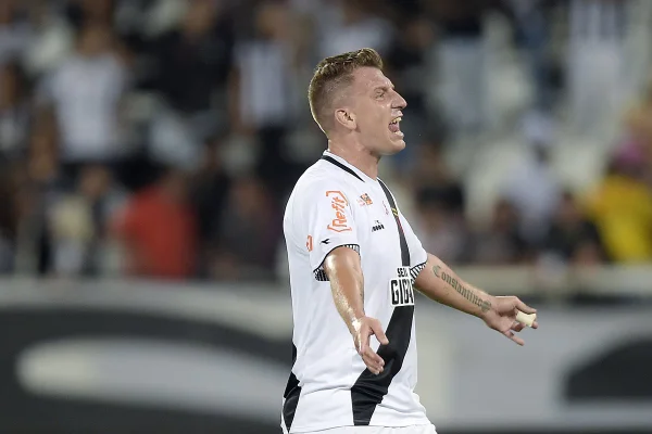 Ex-Vasco e Barcelona, Maxi López se torna dono de clube inglês