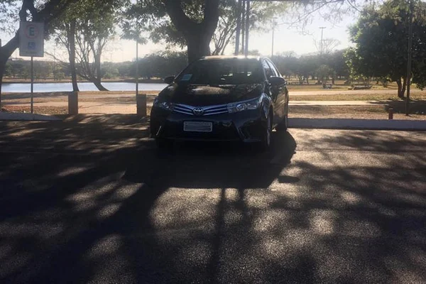 Carro circula indevidamente por Brasília com identificação do Ipea
