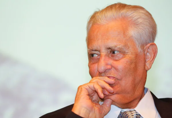Ibaneis quer criar fundação em homenagem a Joaquim Roriz
