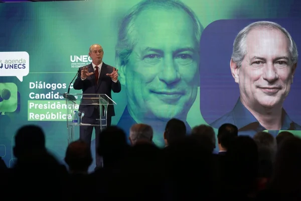 Candidato Ciro Gomes participa de evento da Unecs