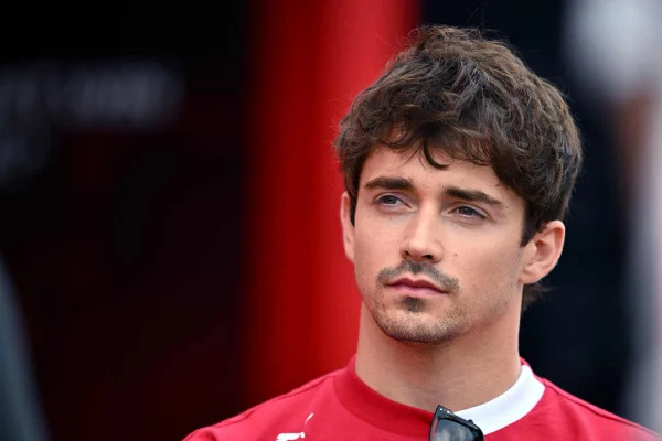 Imagem colorida de Charles Leclerc - Metrópoles