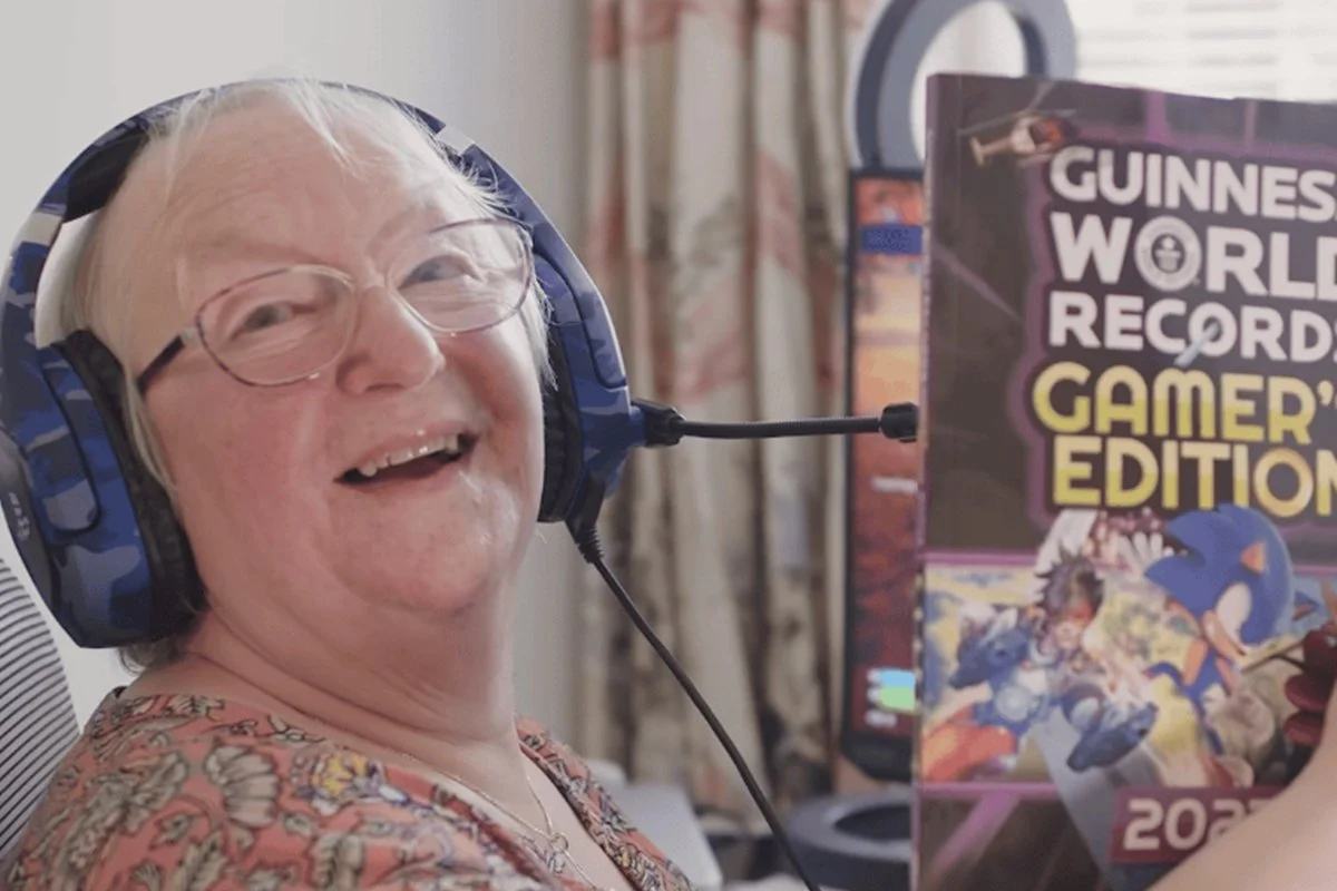 Avó de 78 anos faz história no Fortnite
