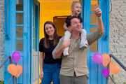 Edu Ribeiro, a esposa Kátia Santin Ribeiro e a filha Malu posam para as redes sociais