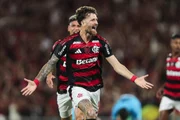 Léo Pereira comemorando gol pelo Flamengo diante do Santos
