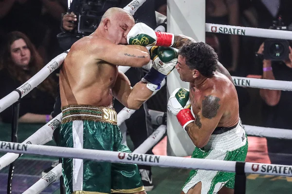 Foto colorida de Wanderlei Silva e Popó - Metrópoles