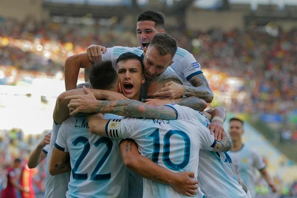 Vai ter clássico! Argentina bate Venezuela e pega Brasil na semifinal