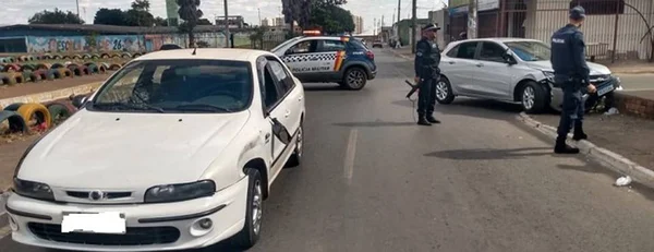 Após causar acidente, motorista é preso pela PMDF por embriaguez ao volante