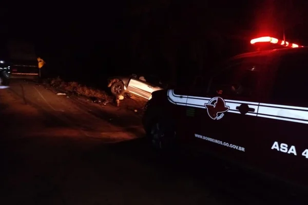 Homem morre e criança fica ferida na cabeça em acidente na BR-020