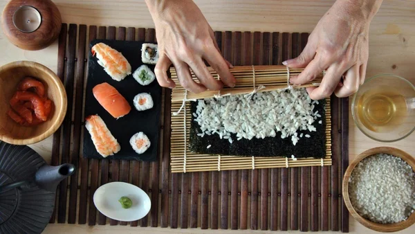 AlimentaçãoComida japonesa engorda? Saiba como comer sushi sem sair da dieta