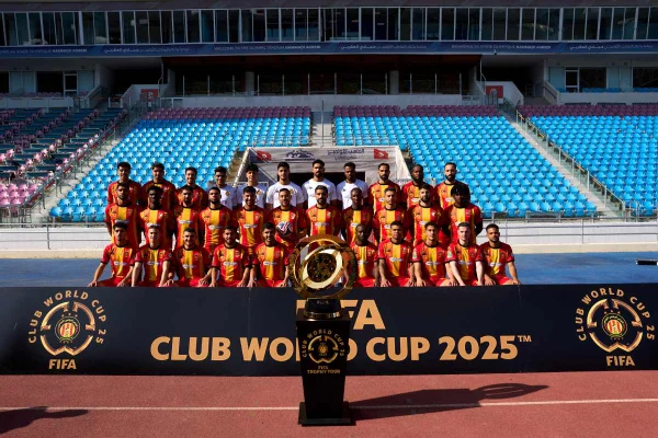 Imagem colorida do elenco do Esperánce para o Mundial de Clubes - Metrópoles