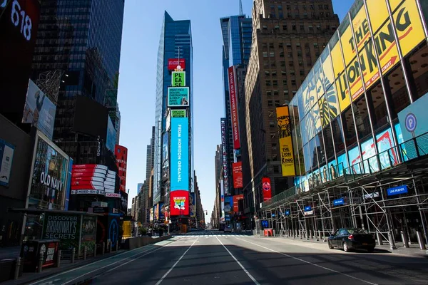 Time Square em Nova York durante pandemia de coronavírus