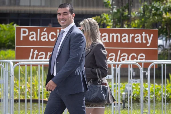 Deputado Luís Miranda vai até o Ministérios da Saúde apoio aos manifestantes que pedem ao STF ampliação do rol da ANS - Metrópoles