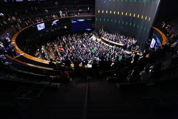 Pesquisa: 27,4% dos candidatos mudaram a raça declarada à Justiça