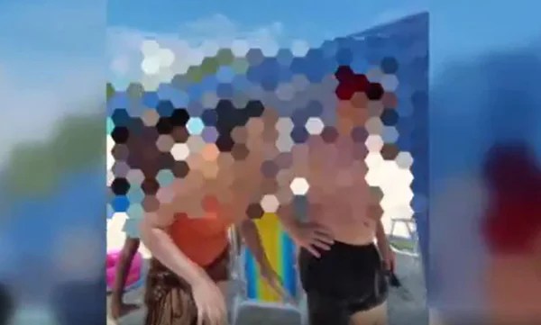 Imagem colorida mostra turistas discutindo com GCM no Guarujá por causa de barraca - Metrópoles