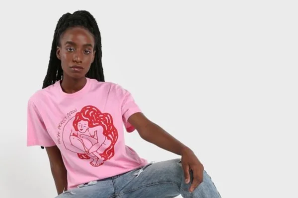 Riachuelo e Free Free lançam camisetas em prol do projeto social