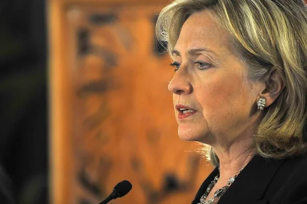 FBI não irá recomendar acusação criminal de Hillary por email privado