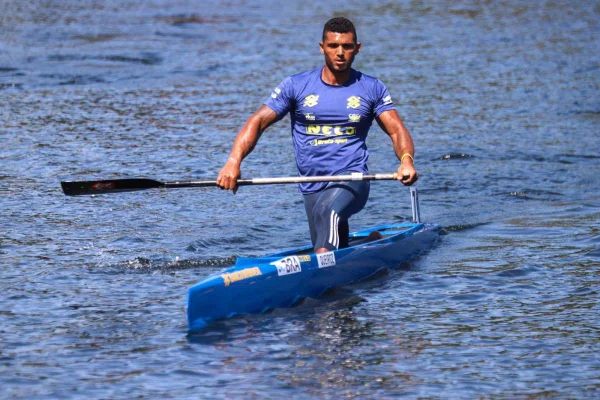 Isaquias Queiroz domina e garante o ouro no Mundial de Canoagem
