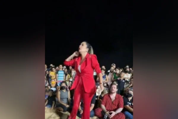 Igreja é interditada pela Vigilância Sanitária e culto acontece em praia