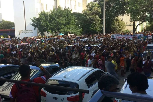 Indígenas fazem protesto na AGU contra “limite temporal” a demarcações