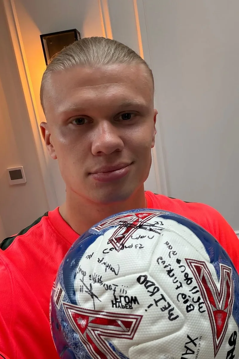 O atleta é o camisa 9 da Seleção da Noruega O atleta é o camisa 9 da Seleção da Noruega
