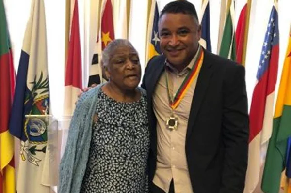 Mãe de Roger Machado, técnico do Bahia, morre aos 83 anos, em Porto Alegre