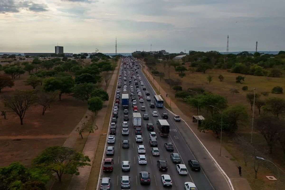 Segundo a Neonergia, uma estação de energia foi alagada por uma tubulação danificada Segundo a Neonergia, uma estação de energia foi alagada por uma tubulação danificada