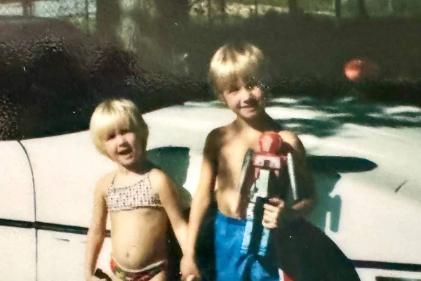 Foto antiga de Nick Carter e Bobbie Jean Carter - Metrópoles