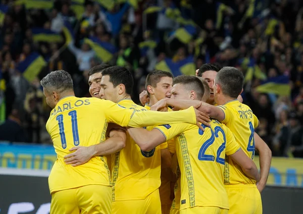 Ucrânia vence Portugal, vai à Eurocopa e Ronaldo chega a 700 gols