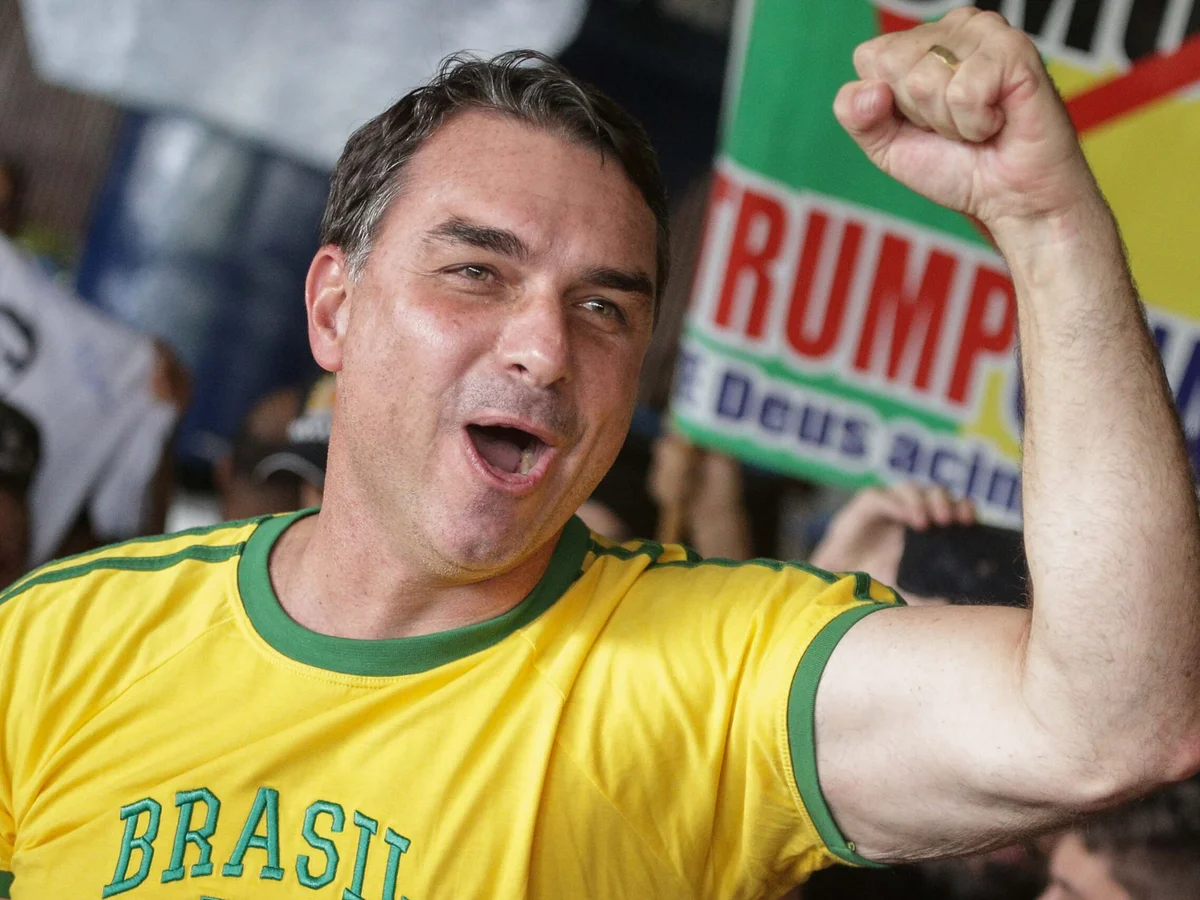 Campanha de Flávio vê decisão dos EUA como fato "100% positivo"